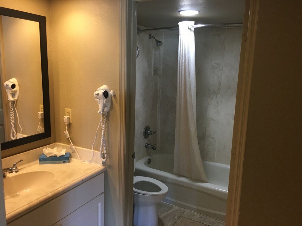 Boardwalk Inn and Suites - photo 28