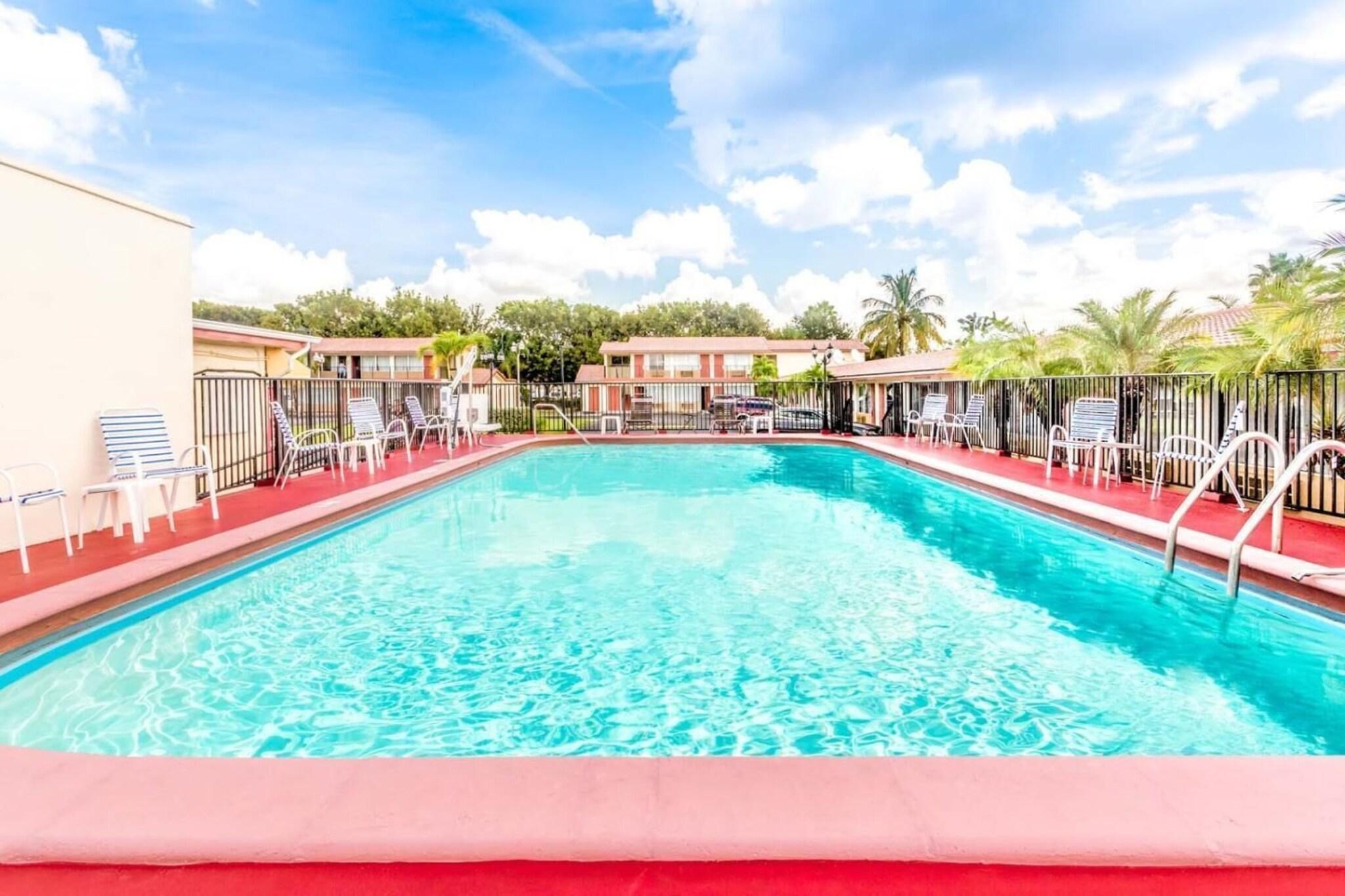 Econo Lodge Inn & Suites Florida City - photo 17