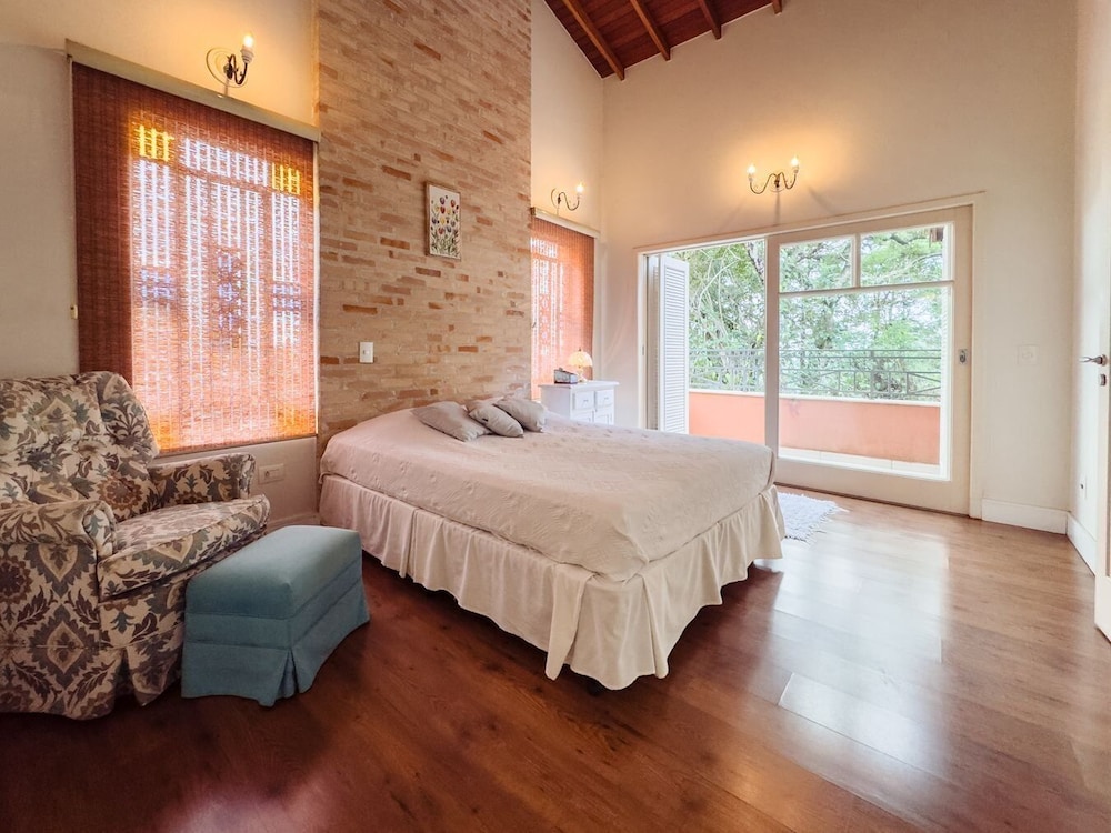 Casa Alto Padrão na Granja Viana Cond. Fechado — 4-Star Luxury Hotel in Carapicuiba, Brasil
