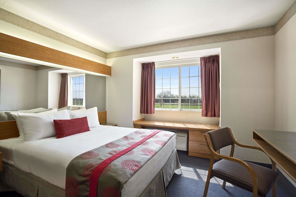 Ramada Limited by Wyndham Bloomington I 55 & I 74 IL - photo 6