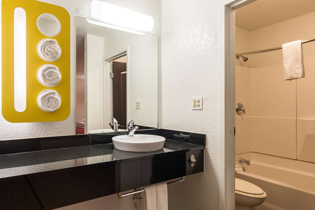 Motel 6 Uvalde TX - photo 31