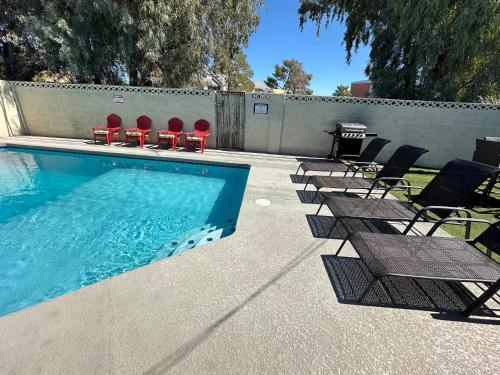 Vegas Getaway: Central 1 story Private Pool Game Room