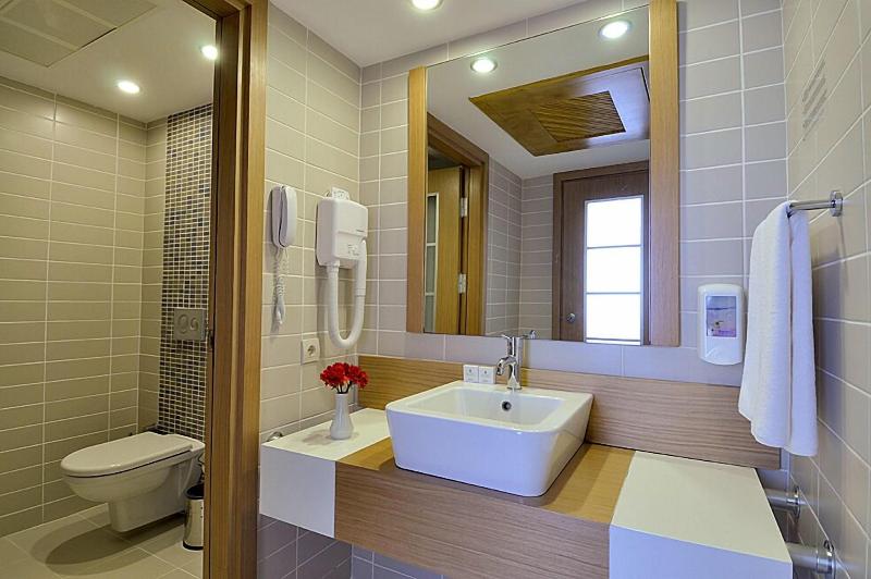 Ladonia Hotels Adakule