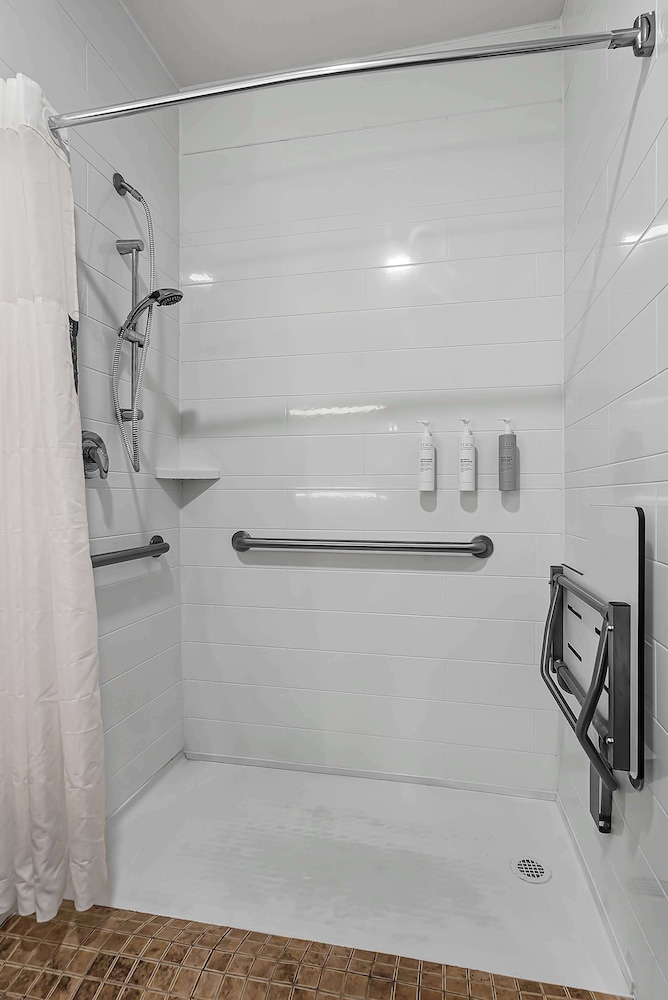 Hampton Inn Seguin - photo 36