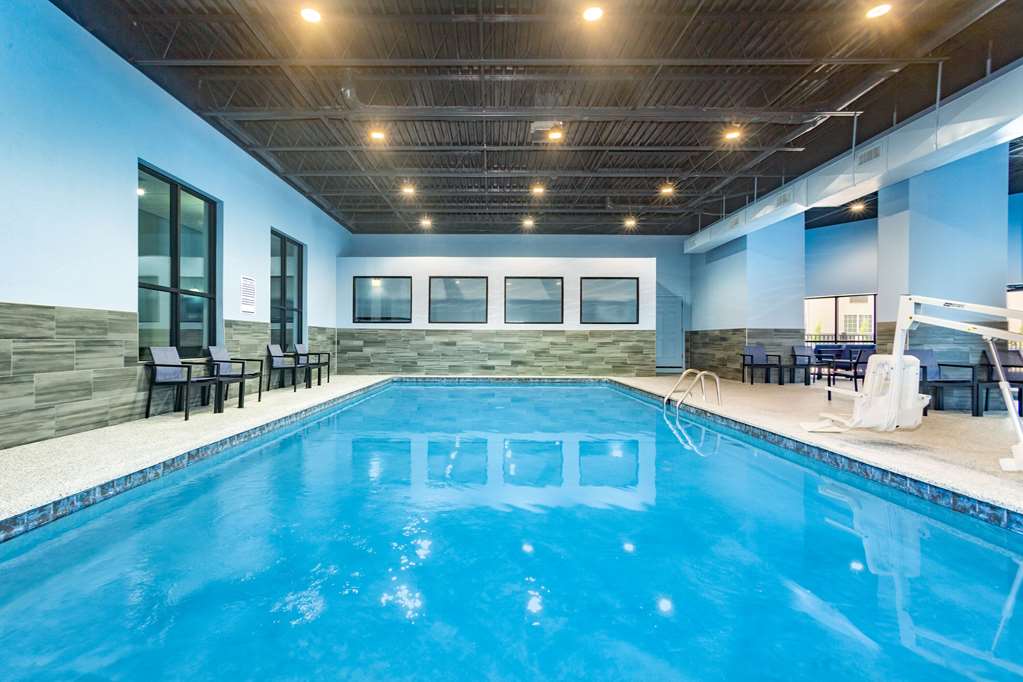 La Quinta Inn & Suites by Wyndham Joplin - photo 9