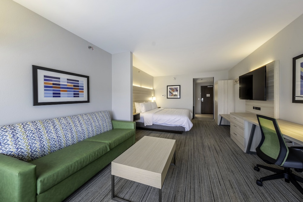 Holiday Inn Express & Suites Staunton by IHG - photo 10