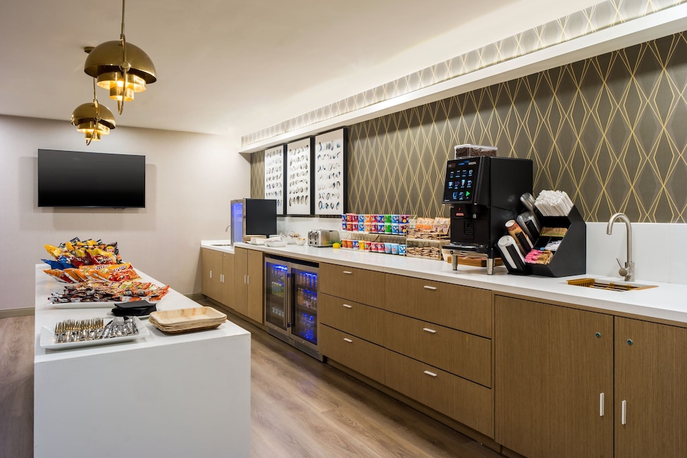 Delta Hotels Ontario Airport - photo 17