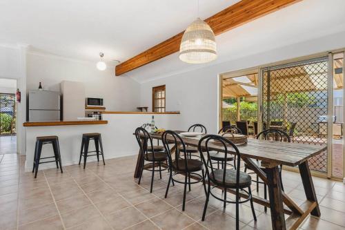 Light & Bright Pet Friendly Beachside Haven in Old Dawesville in Dawesville, Australia
