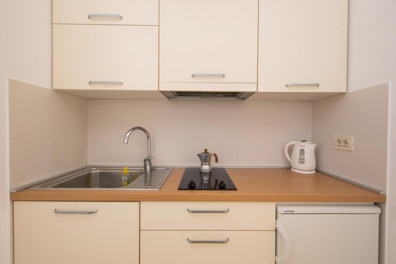 Lacroma Apartments