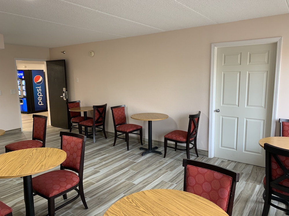 Howard Johnson East Syracuse - photo 23