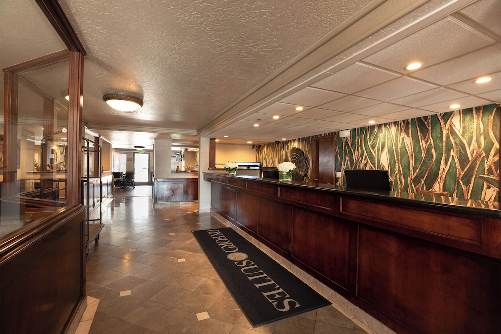 Oxford Suites Lancaster - photo 2