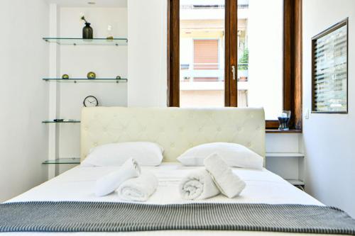 Modern Flat in Central Athens Lavatera — 4-Star Luxury Hotel in Athens, Greece
