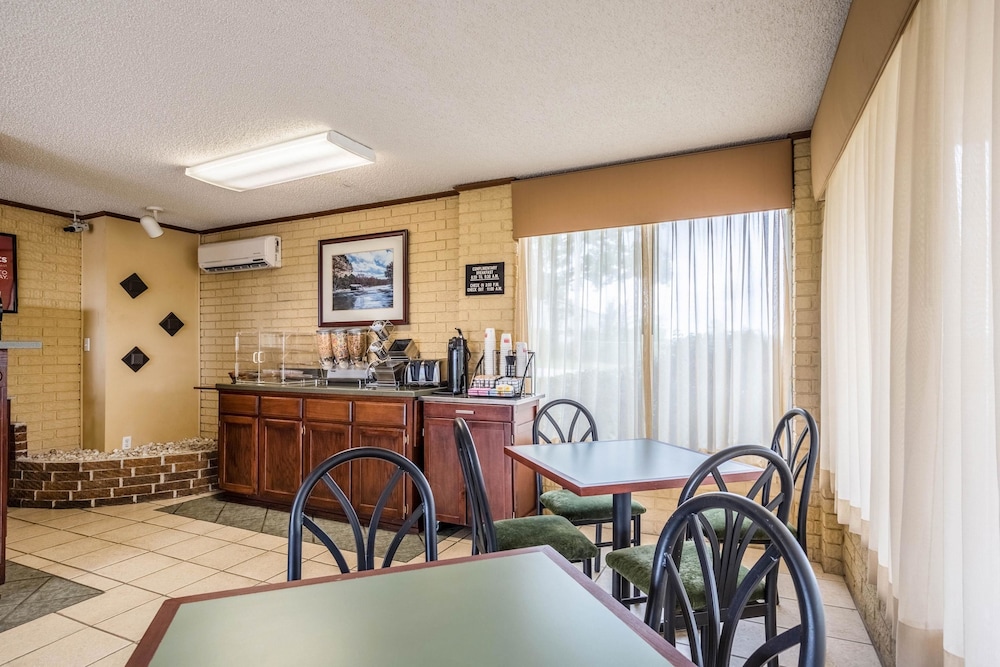 Days Inn by Wyndham Batesville AR - photo 10