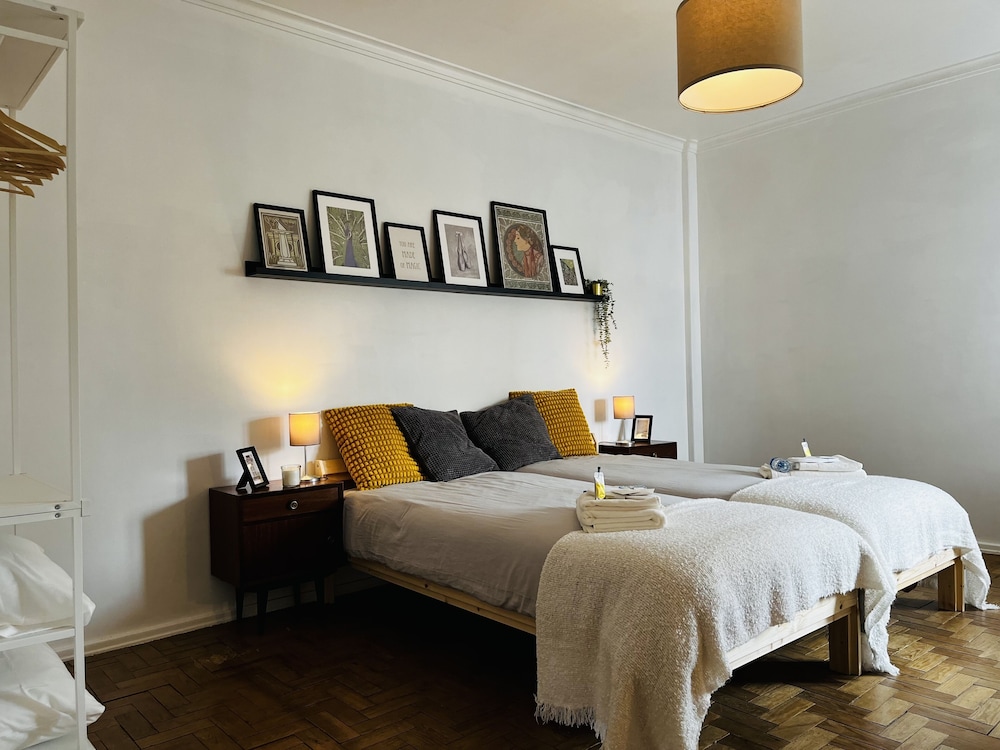 Lisbon Low Cost Airport Subway — 4-Star Luxury Hotel in Lisbon, Portugal