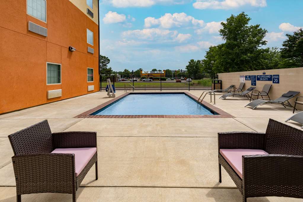 Days Inn & Suites by Wyndham Horn Lake Memphis Graceland - photo 6