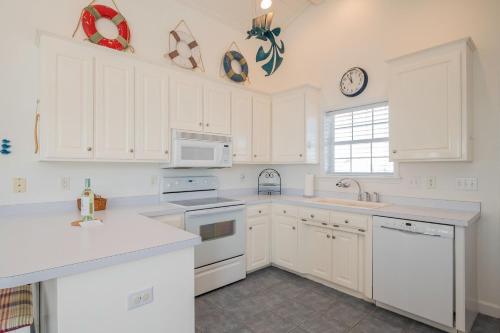 Sea Glass by Oak Island Accommodations - photo 15