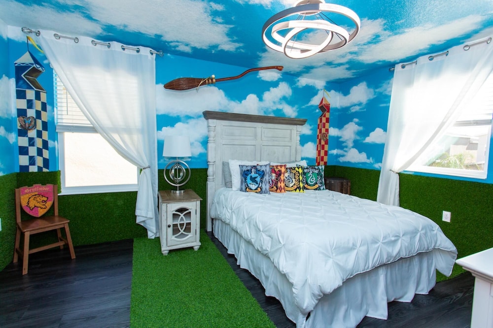Magical Muggle Mansion Pool & Spa Sleeps 23 - photo 22