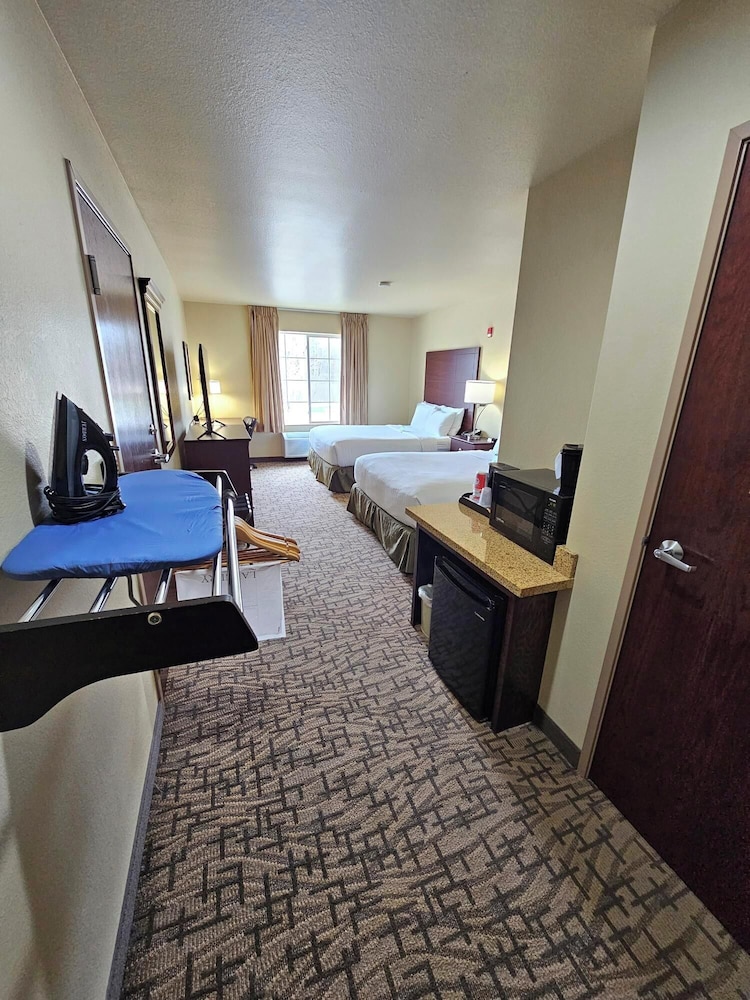 Cobblestone Inn & Suites Clintonville - photo 13