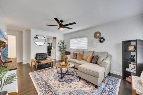 Boho Westside Retreat Fire Pit Walk to Eats in Atlanta, United States