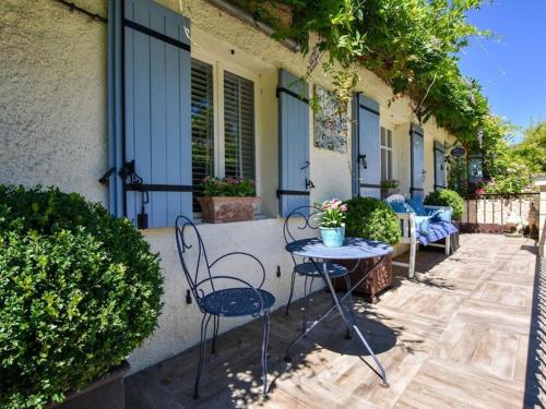 Caballero - carbon neutral hotel in Unknown City