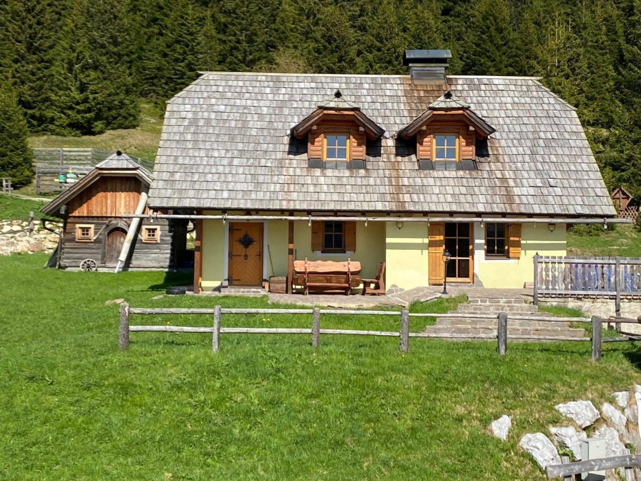 Lachtalhutte in Oberwoelz Stadt, Austria