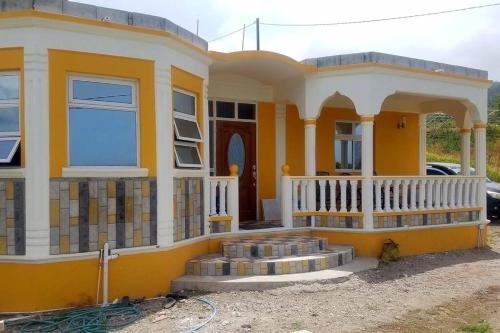 Tag Da Paradise Inn — hotel near Canefield Airport