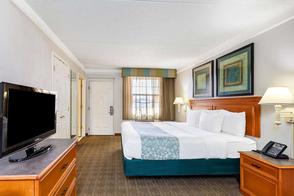 La Quinta Inn by Wyndham El Paso West - photo 12