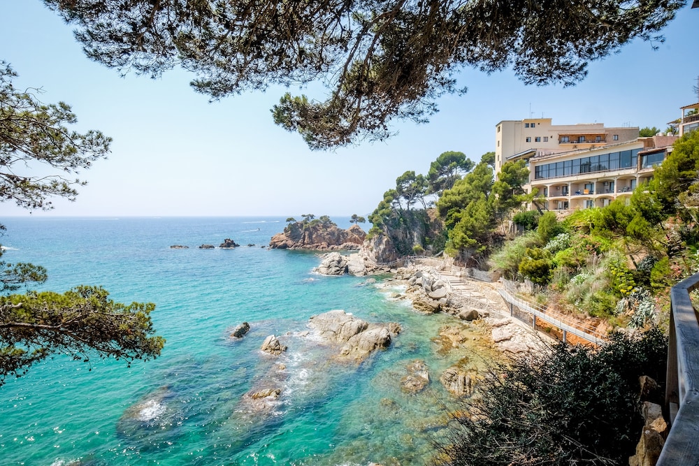 Hotel Cap Roig & Spa by Brava Hoteles — 4-Star Luxury Hotel in Calonge, Spain