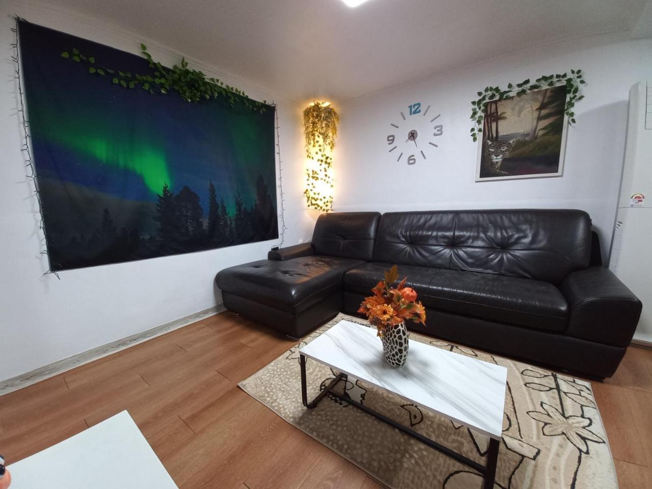 Newly renovated spacious 2 bedroom unit in HBC #1 — 4-Star Luxury Hotel in Seoul, South Korea