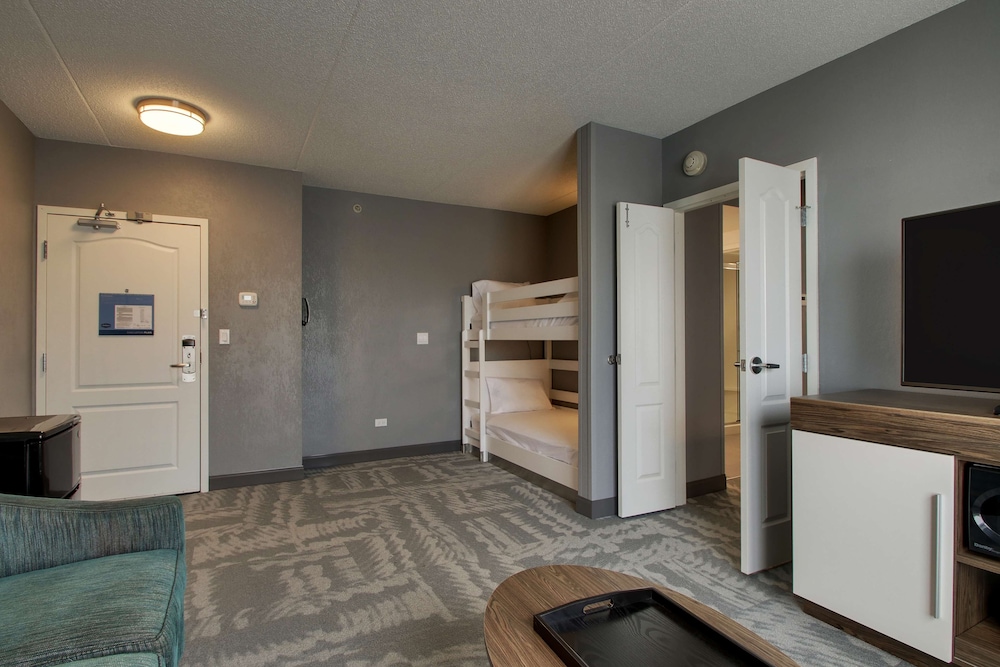 Hampton Inn & Suites Chicago Aurora - photo 17
