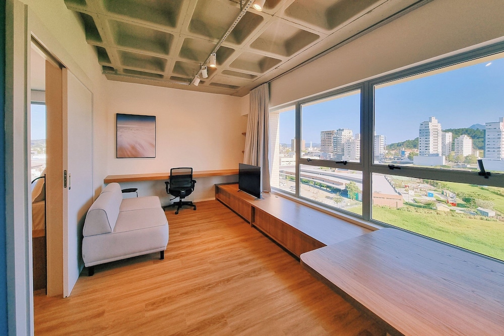 Atrium Studios by Xtay