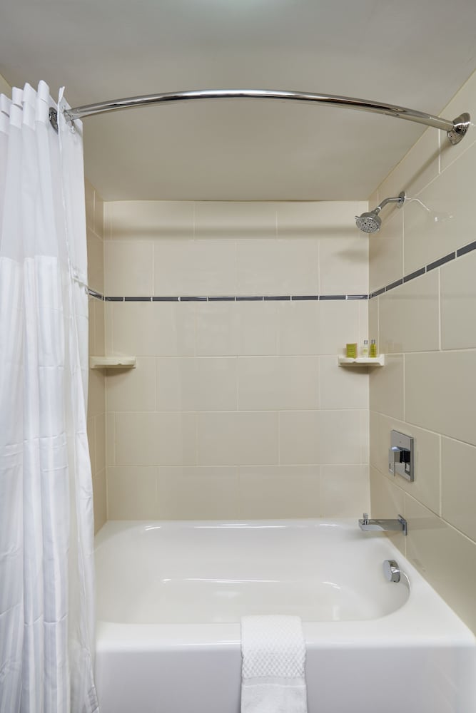 DoubleTree by Hilton Raleigh Crabtree Valley - photo 18