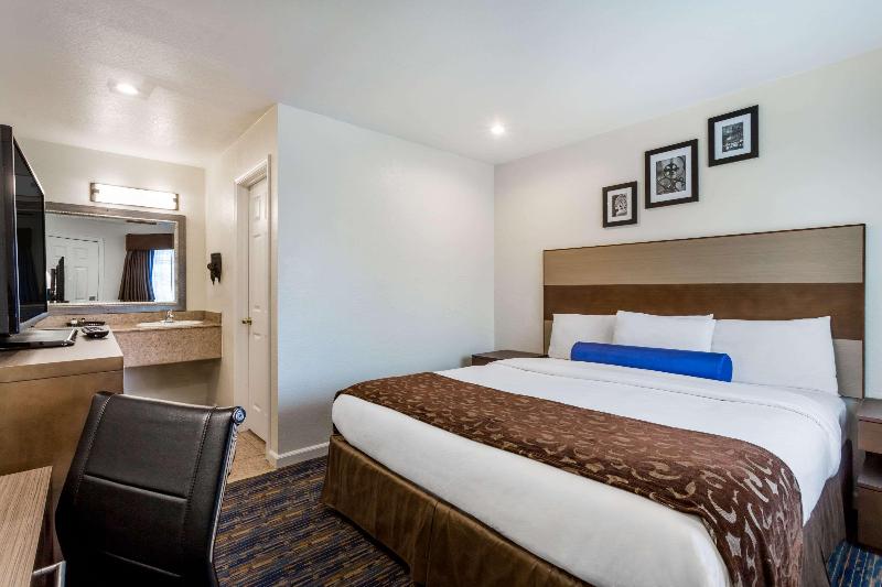 Howard Johnson by Wyndham Berkeley - photo 15