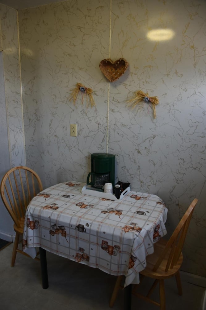 Royals Inn Motel - photo 21