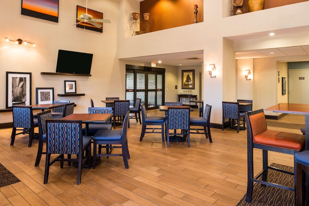 Hampton Inn & Suites Schertz - photo 2