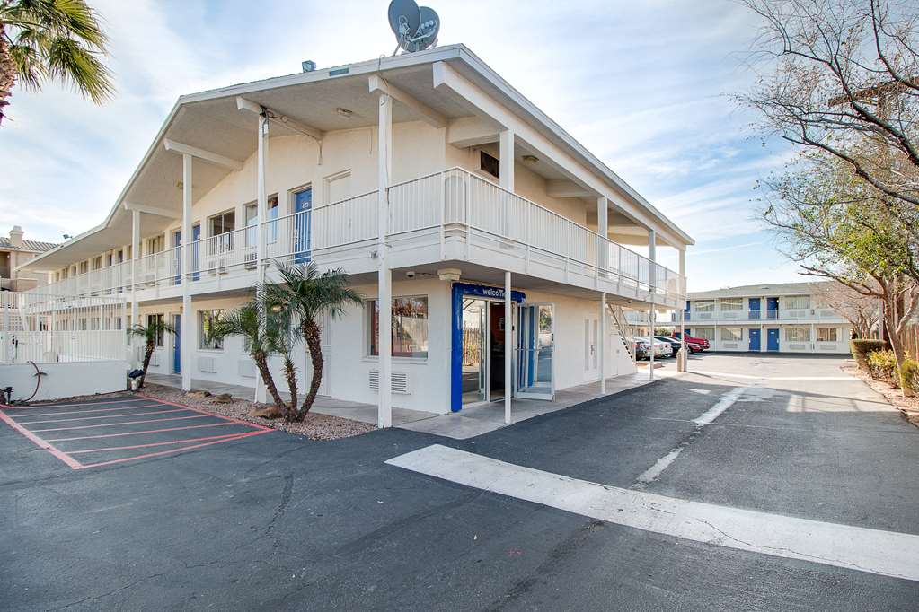 Motel 6 Phoenix East - featured photo