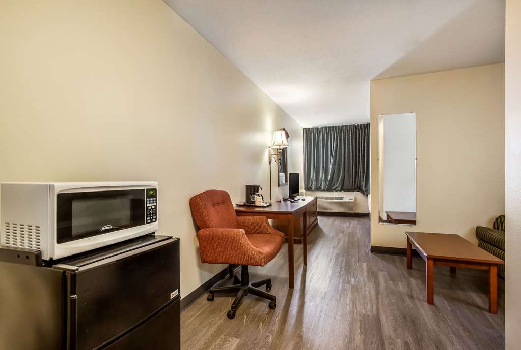 Econo Lodge Inn & Suites Fairview Heights St. Louis - photo 19