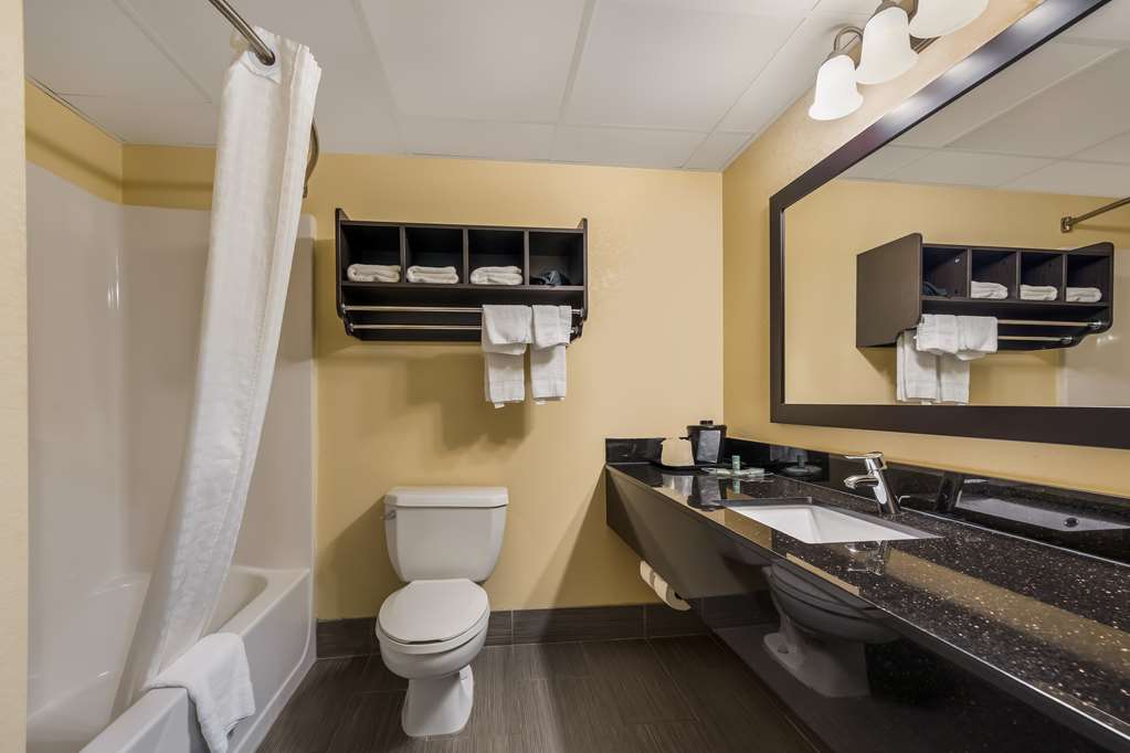 Best Western Bradbury Inn & Suites - photo 33