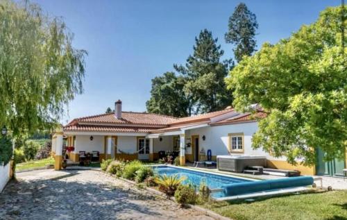 Farmhouse Sleeps 8 with Pool & Horses — 4-Star Luxury Hotel in Alcobaca, Portugal