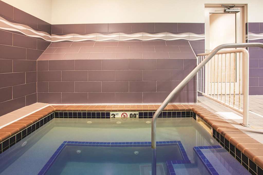 La Quinta Inn & Suites by Wyndham Duluth - photo 9