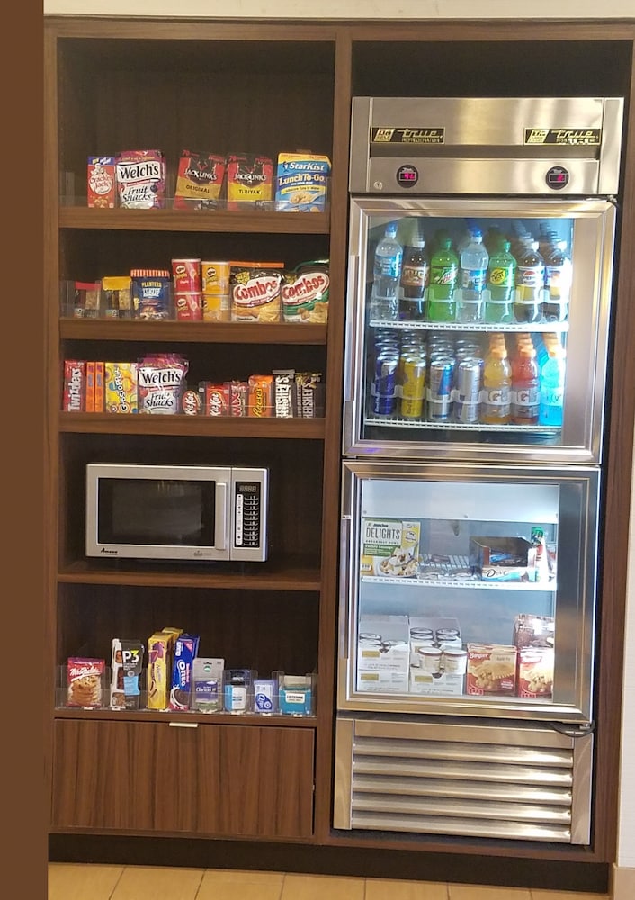 AmericInn by Wyndham Moline Airport Quad Cities - photo 2