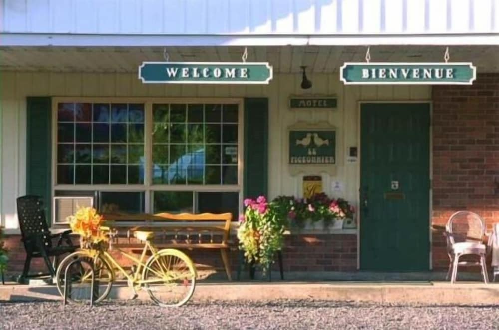 Auberge Motel Le Pigeonnier — hotel in Farnham