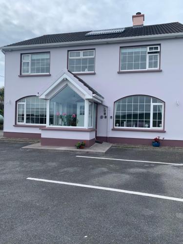Brownes — 4-Star Luxury Hotel in Dingle, Republic of Ireland