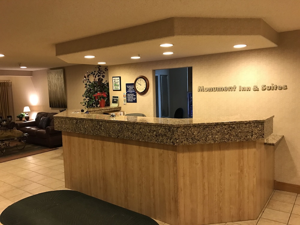 Monument Inn & Suites - photo 3