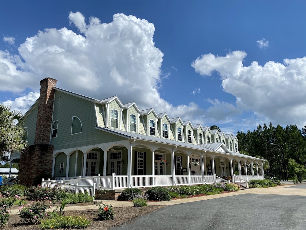 Blueberry Plantation Golf Resort in Alma, United States