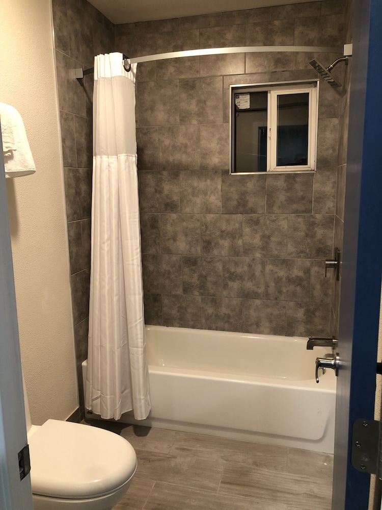 Tradewinds Motel - photo 20