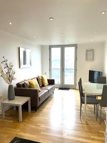 Town & Quiet 1 Bed Fast Fibre Free Parking — 4-Star Luxury Hotel in Bedford, United Kingdom