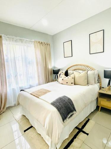Trendy Comfortable 1 bedroom Apartments in Mthatha — 4-Star Luxury Hotel in Mthatha, South Africa