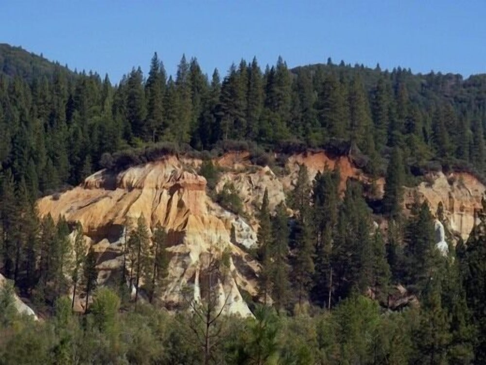 Grass Valley Courtyard Suites - photo 33