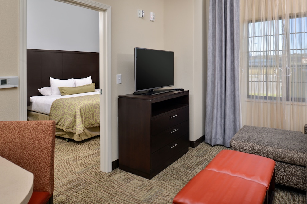 Staybridge Suites Rochester Commerce Dr NW by IHG - photo 10
